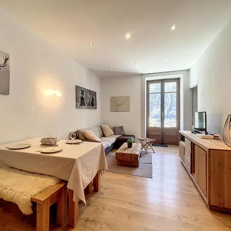 Chamonix: 43m², 2 Chambres, Centre-ville Avec Balcon, Parking Et Wifi - Fr-1-507-75 * شامونكس