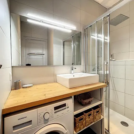 דירה Chamonix: 43m², 2 Chambres, Centre-ville Avec Balcon, Parking Et Wifi - Fr-1-507-75 *